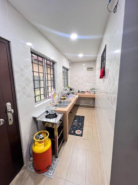 3-storey Terraced House for Rent in Taman Subang Bestari (Sungai Buloh) - Zann Fauzan - Kitchen - PropertyGuru.com.my