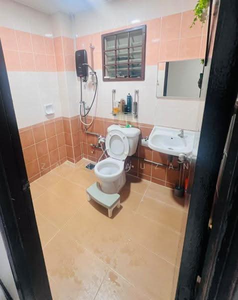 3-storey Terraced House for Rent in Taman Subang Bestari (Sungai Buloh) - Zann Fauzan - Bathroom - PropertyGuru.com.my