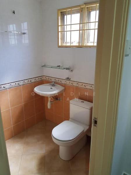 Rumah Teres 2-Tingkat untuk Disewa di TAMAN PUCHONG UTAMA (Puchong) - Geraldine Chan - Bathroom - PropertyGuru.com.my
