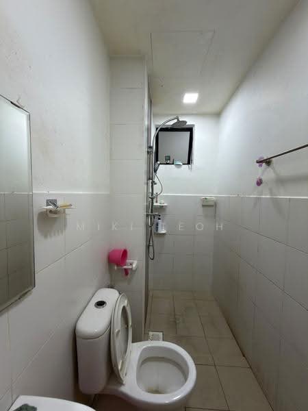 Service Residence for Sale at Jentayu Residensi @ Tampoi - Miki Teoh - Bathroom - PropertyGuru.com.my
