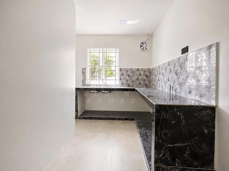 1-storey Terraced House for Sale in Taman Sikamat Utama (Sikamat) - Aizuddin bin Ahmad - Kitchen - PropertyGuru.com.my
