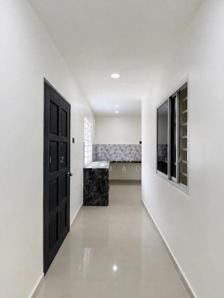 1-storey Terraced House for Sale in Taman Sikamat Utama (Sikamat) - Aizuddin bin Ahmad - Corridor - PropertyGuru.com.my