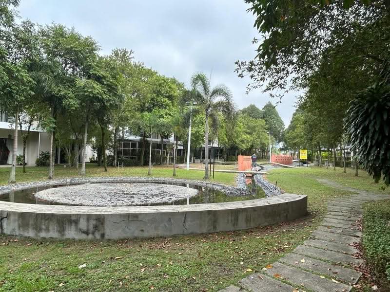 Rumah Berkembar untuk Dijual di Lake Edge (Puchong) - H.K Ching - Exterior - PropertyGuru.com.my