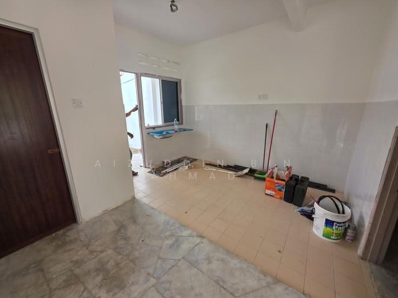 Rumah Teres 2-Tingkat untuk Dijual di Paroi (Paroi) - Aizuddin bin Ahmad - Kitchen - PropertyGuru.com.my