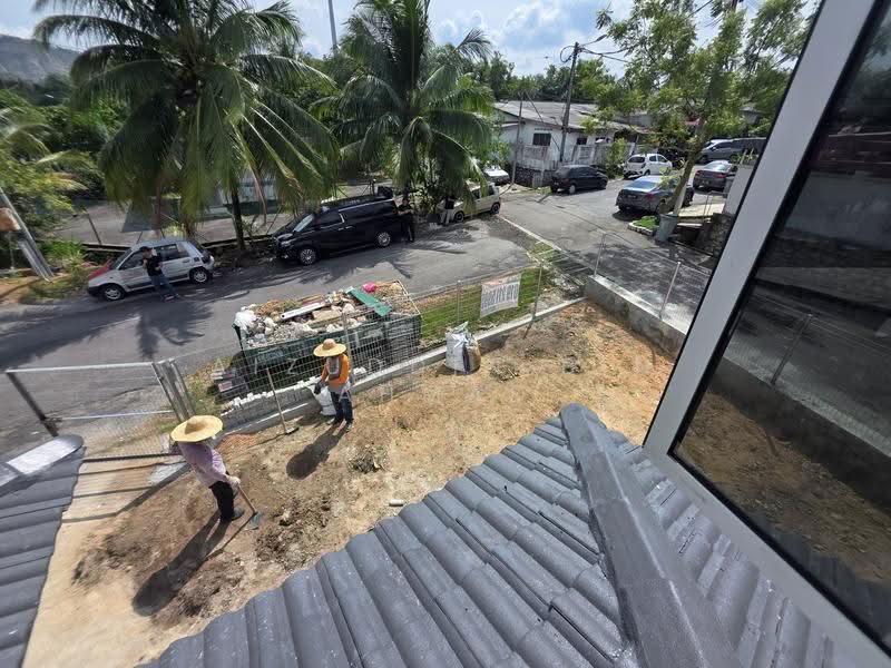 Rumah Teres 2-Tingkat untuk Dijual di Paroi (Paroi) - Aizuddin bin Ahmad - Exterior - PropertyGuru.com.my
