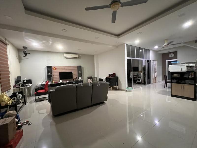 Rumah Teres 2-Tingkat untuk Dijual di Bandar Putra (Kulai) - Bella Ho - Living Room - PropertyGuru.com.my