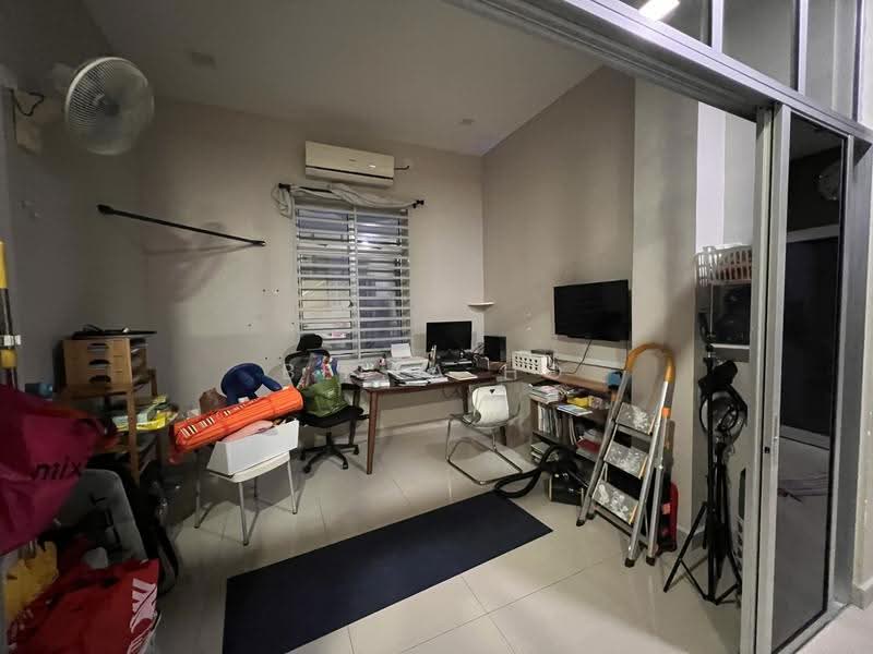 Rumah Teres 2-Tingkat untuk Dijual di Bandar Putra (Kulai) - Bella Ho - Study - PropertyGuru.com.my