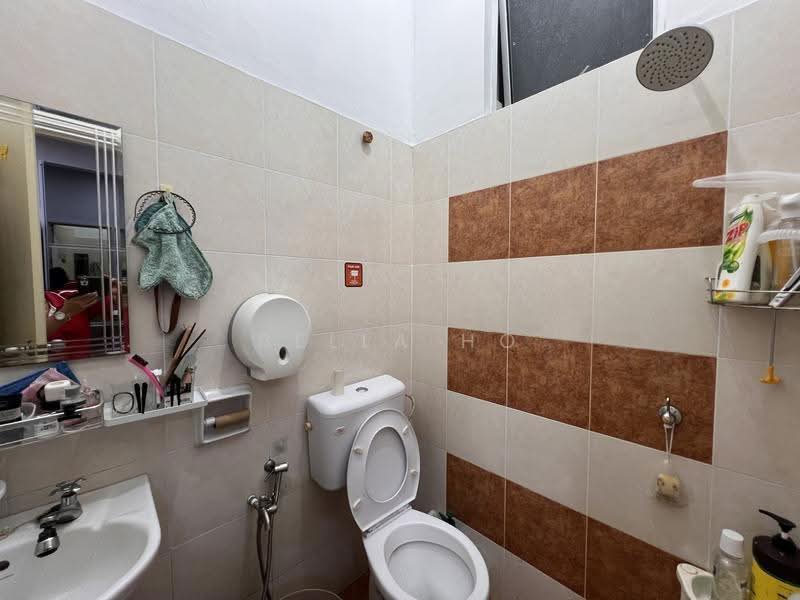 Rumah Teres 2-Tingkat untuk Dijual di Bandar Putra (Kulai) - Bella Ho - Bathroom - PropertyGuru.com.my
