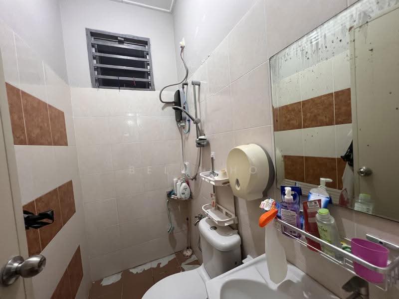Rumah Teres 2-Tingkat untuk Dijual di Bandar Putra (Kulai) - Bella Ho - Bathroom - PropertyGuru.com.my