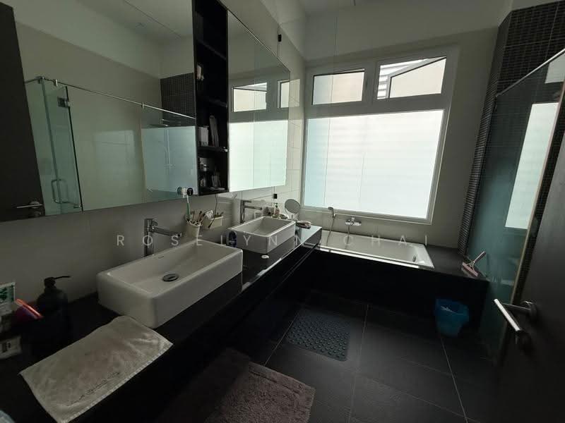 Semi-Detached House for Sale in East Ledang (Iskandar Puteri (Nusajaya)) - Roselynn Chai - Bathroom - PropertyGuru.com.my
