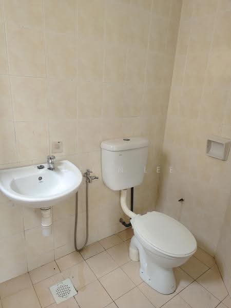 Pangsapuri untuk Dijual di Seri Ixora Apartment - Adelyn Lee - Bathroom - PropertyGuru.com.my