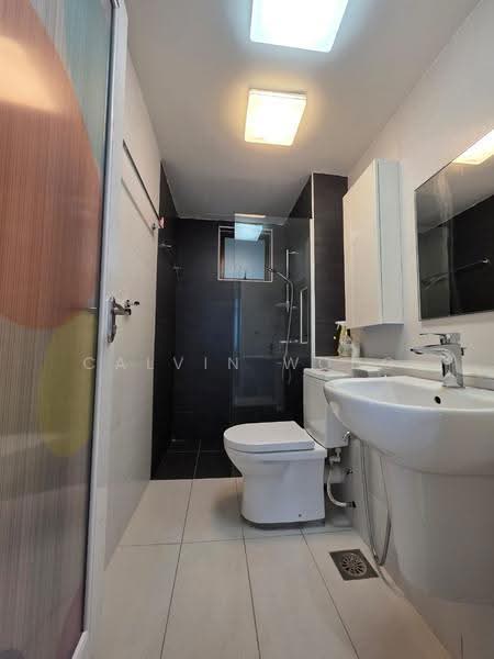 Kediaman Servis untuk Dijual di Sky Gardens Residences - Calvin Wong - Bathroom - PropertyGuru.com.my