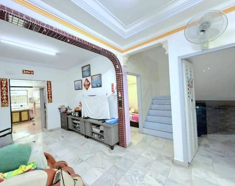 Rumah Teres 2-Tingkat untuk Dijual di Taman Desa Cemerlang (Ulu Tiram) - Calvin Wong - Living Room - PropertyGuru.com.my