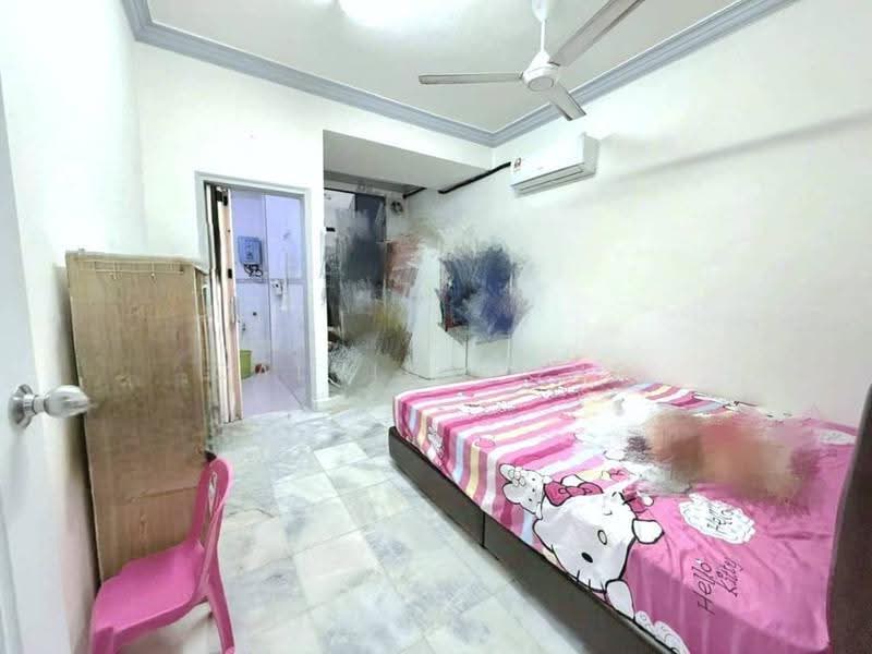 Rumah Teres 2-Tingkat untuk Dijual di Taman Desa Cemerlang (Ulu Tiram) - Calvin Wong - Bedroom - PropertyGuru.com.my