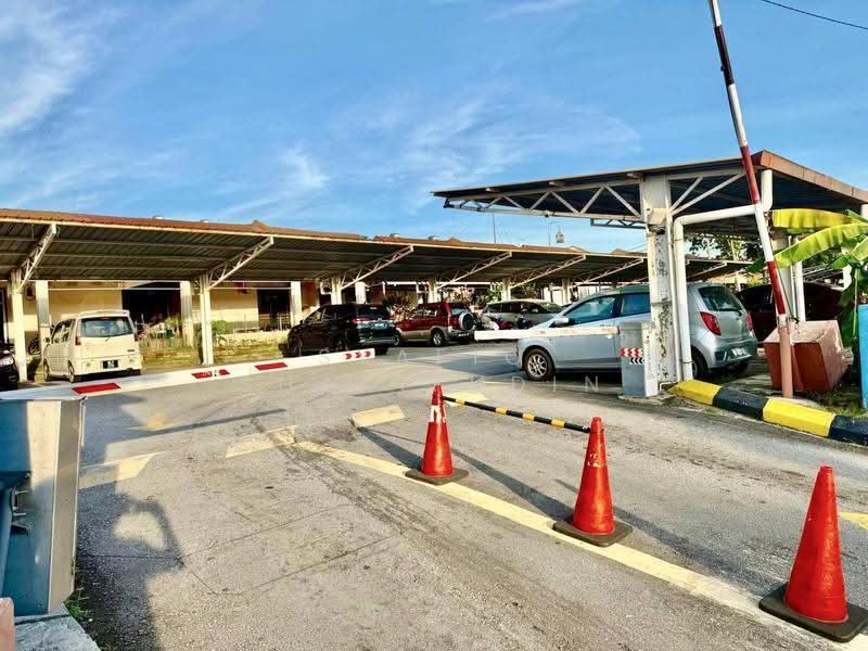 Rumah Teres 1-Tingkat untuk Dijual di Taman Tasik Puchong (Puchong) - Syafiq Sharifudin - Car Park - PropertyGuru.com.my