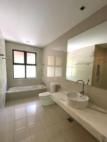 Semi-Detached House for Sale in Leisure Farm (Gelang Patah) - Poreen Tan - Bathroom - PropertyGuru.com.my