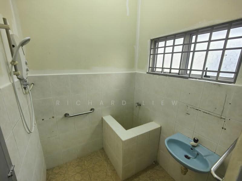 Rumah Teres 1-Tingkat untuk Disewa di Taman Paramount (Petaling Jaya) - Richard Liew - Bathroom - PropertyGuru.com.my