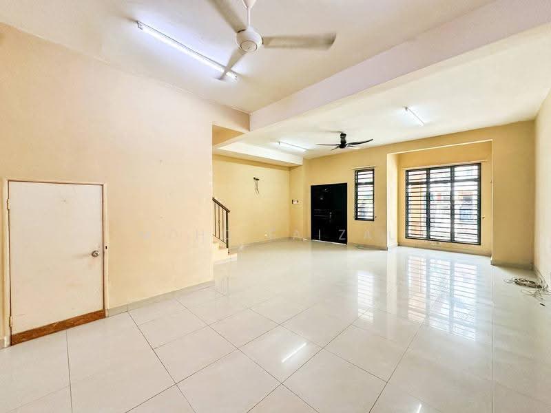 Rumah Teres 2-Tingkat untuk Dijual di Dengkil (Selangor) - Mohd Faizal - Living Room - PropertyGuru.com.my