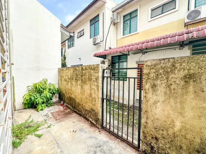 Rumah Teres 2-Tingkat untuk Dijual di Dengkil (Selangor) - Mohd Faizal - Exterior - PropertyGuru.com.my