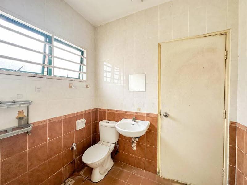 Rumah Teres 2-Tingkat untuk Dijual di Dengkil (Selangor) - Mohd Faizal - Bathroom - PropertyGuru.com.my