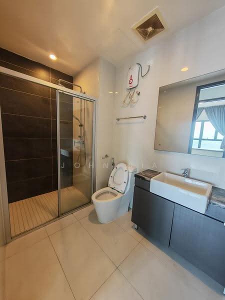 Kondominium untuk Dijual di Royal Strand @ Country Garden Danga Bay - John Sia - Bathroom - PropertyGuru.com.my