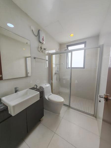Kondominium untuk Dijual di Royal Strand @ Country Garden Danga Bay - John Sia - Bathroom - PropertyGuru.com.my