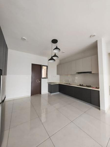 Kondominium untuk Dijual di Royal Strand @ Country Garden Danga Bay - John Sia - Kitchen - PropertyGuru.com.my