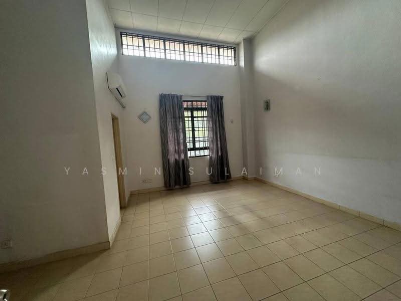 2-storey Terraced House for Sale in Bukit Jelutong (Shah Alam) - Yasmin Sulaiman - Living Room - PropertyGuru.com.my