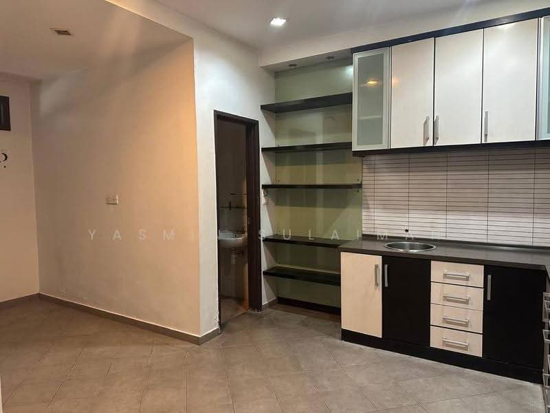 2-storey Terraced House for Sale in Bukit Jelutong (Shah Alam) - Yasmin Sulaiman - Kitchen - PropertyGuru.com.my