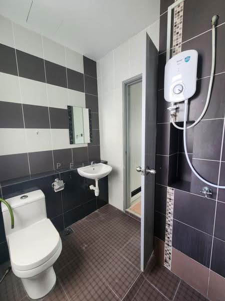 Pangsapuri untuk Disewa di Austin Regency (Pangsapuri Austin Perdana) - PEISHAN . - Bathroom - PropertyGuru.com.my
