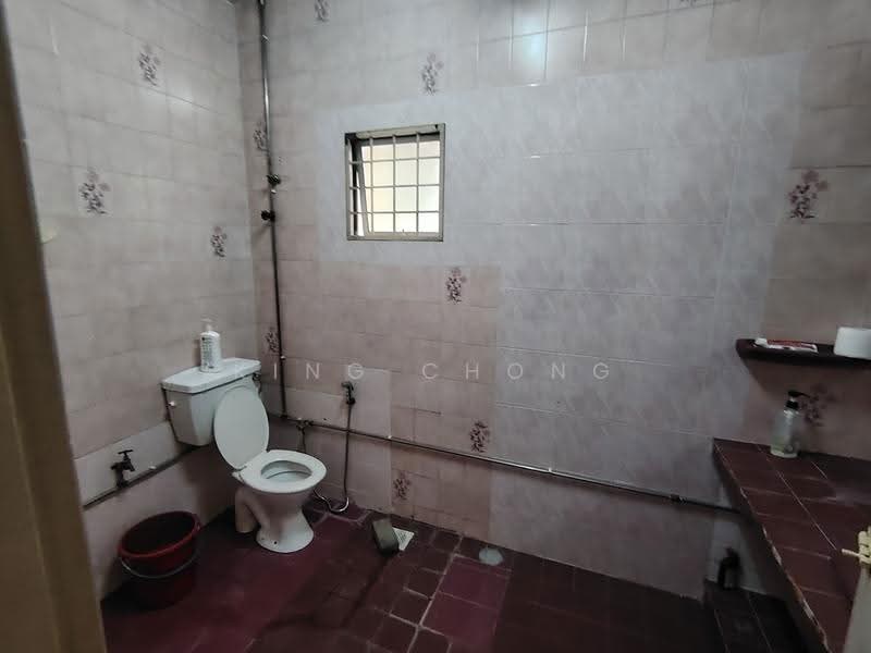 Semi-Detached House for Sale in Seksyen 6 (Petaling Jaya) - King Chong - Bathroom - PropertyGuru.com.my
