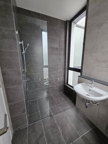 3-storey Terraced House for Sale in Kota Kemuning (Shah Alam) - Mike Sing - Bathroom - PropertyGuru.com.my