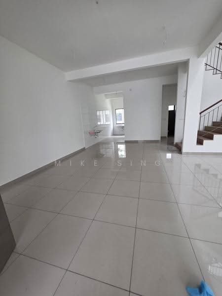 3-storey Terraced House for Sale in Kota Kemuning (Shah Alam) - Mike Sing - Living Room - PropertyGuru.com.my