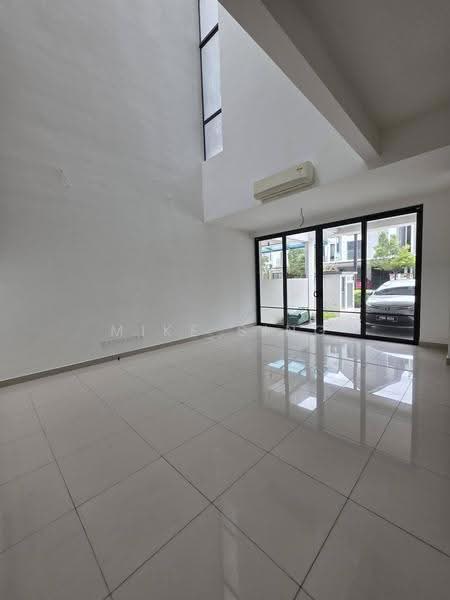 3-storey Terraced House for Sale in Kota Kemuning (Shah Alam) - Mike Sing - Living Room - PropertyGuru.com.my
