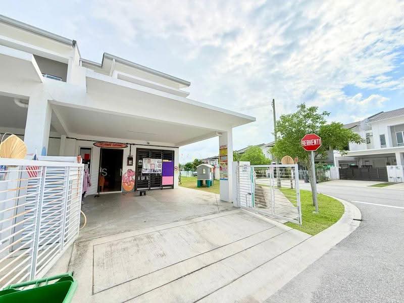 2-storey Terraced House for Sale in Bandar Sri Sendayan (Negeri Sembilan) - Yasmin Sulaiman - Exterior - PropertyGuru.com.my