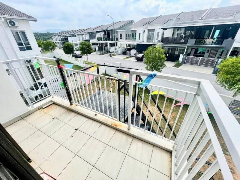 2-storey Terraced House for Sale in Bandar Sri Sendayan (Negeri Sembilan) - Yasmin Sulaiman - Balcony - PropertyGuru.com.my