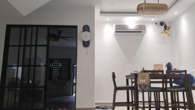 Rumah Teres 2-Tingkat untuk Disewa di Klang (Selangor) - Nur Alia Omar - Dining Room - PropertyGuru.com.my