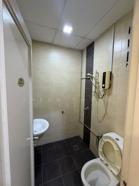 Condominium for Rent at Cova Suites - Sheng Chyan Lee - Bathroom - PropertyGuru.com.my