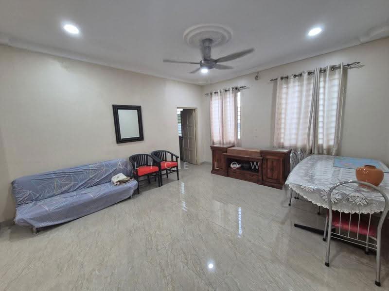 Bungalow House untuk Disewa di Bandar Country Homes (Rawang) - Alice Low - Living Room - PropertyGuru.com.my