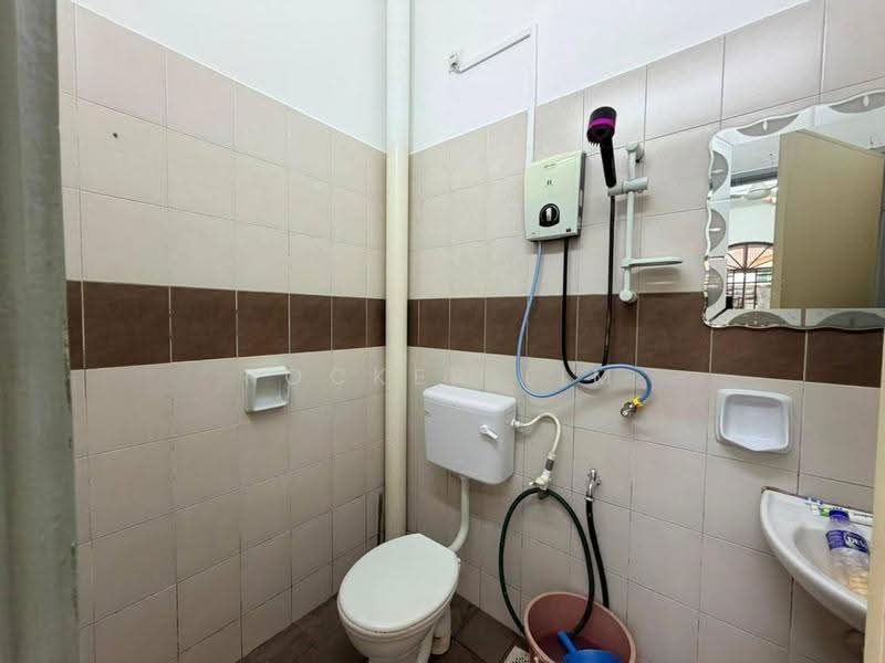 Rumah Teres untuk Dijual di Taman Pulai Jaya (Kulai) - Rocker Lim - Bathroom - PropertyGuru.com.my