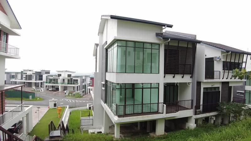 Rumah Berkembar untuk Dijual di Putra Heights (Subang Jaya) - Chester Cheng - PropertyGuru.com.my