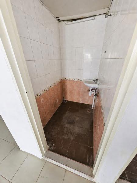 Shop for Rent in SS15 (Subang Jaya) - Lee Jo Surf - Bathroom - PropertyGuru.com.my