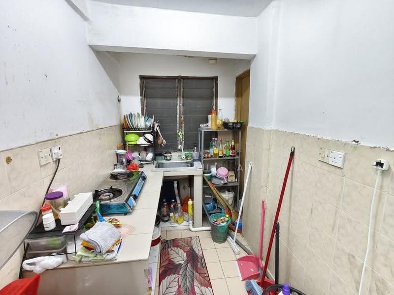 Rumah Flat untuk Dijual di Flat PKNS Section 7 - Yasmin Sulaiman - Kitchen - PropertyGuru.com.my