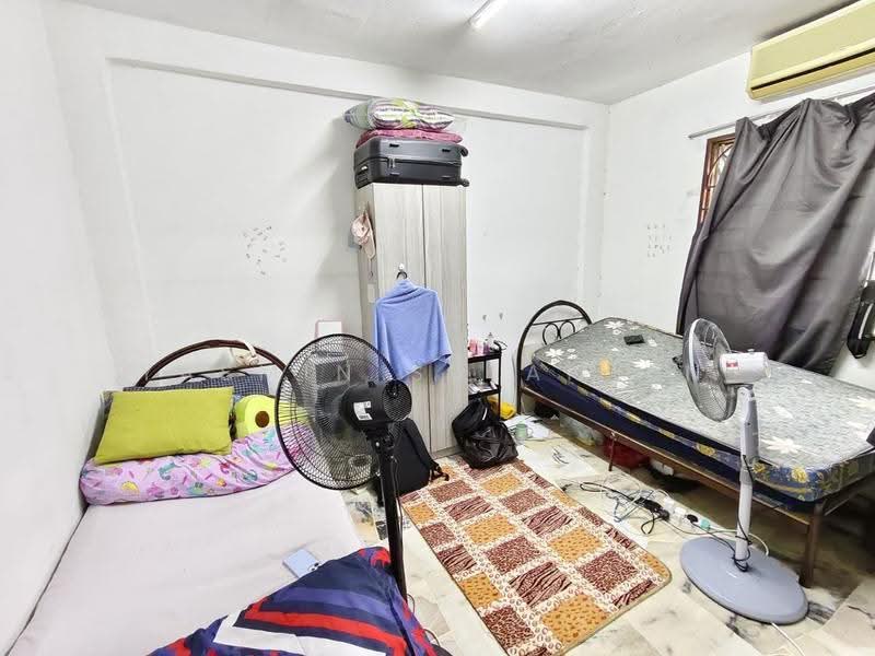 Rumah Flat untuk Dijual di Flat PKNS Section 7 - Yasmin Sulaiman - Bedroom - PropertyGuru.com.my
