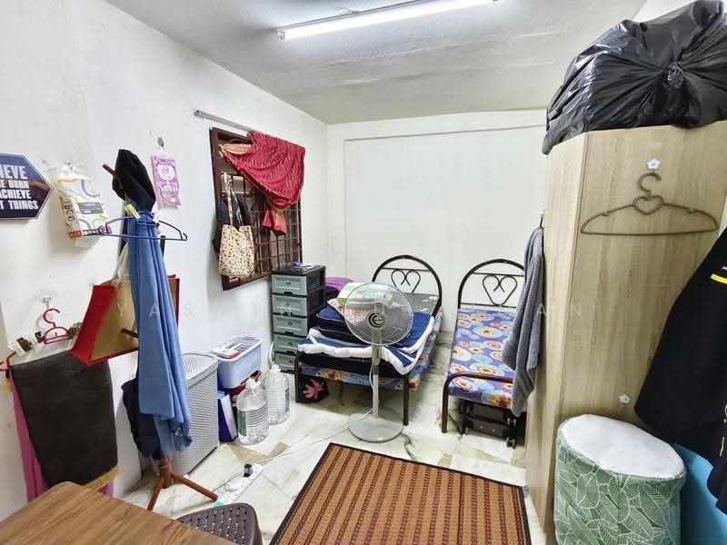 Rumah Flat untuk Dijual di Flat PKNS Section 7 - Yasmin Sulaiman - Bedroom - PropertyGuru.com.my