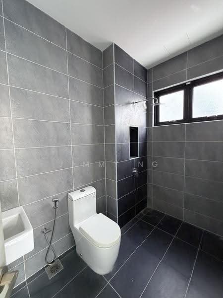 Bungalow House untuk Dijual di Taman Bukit Serdang (Seri Kembangan) - Jimmy Ng - Bathroom - PropertyGuru.com.my