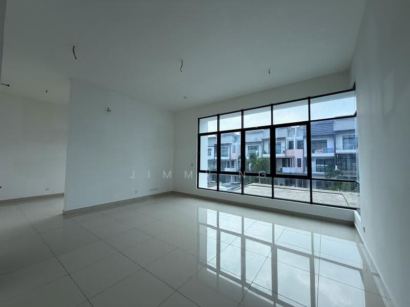 Bungalow House untuk Dijual di Taman Bukit Serdang (Seri Kembangan) - Jimmy Ng - Living Room - PropertyGuru.com.my