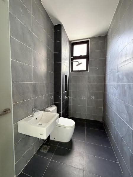 Bungalow House untuk Dijual di Taman Bukit Serdang (Seri Kembangan) - Jimmy Ng - Bathroom - PropertyGuru.com.my