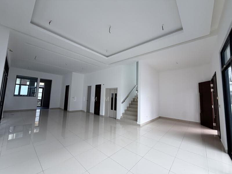 Bungalow House untuk Dijual di Taman Bukit Serdang (Seri Kembangan) - Jimmy Ng - Living Room - PropertyGuru.com.my