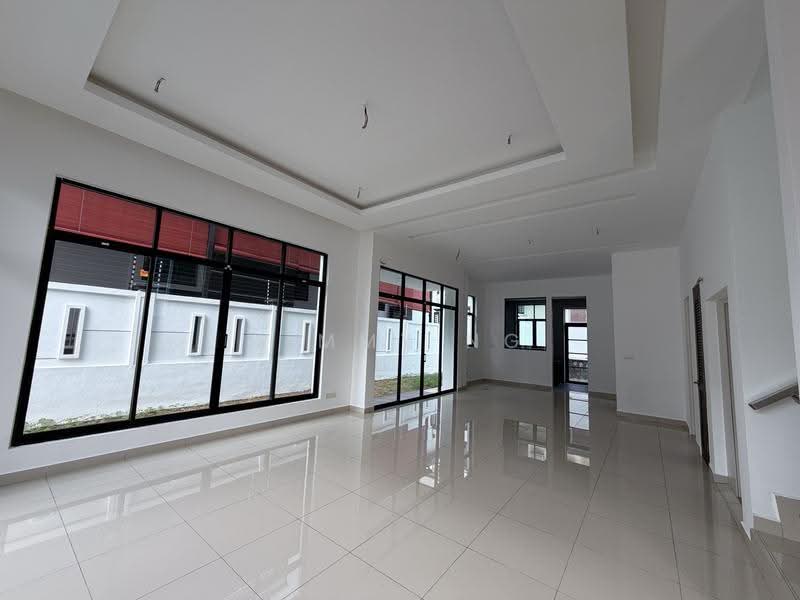 Bungalow House untuk Dijual di Taman Bukit Serdang (Seri Kembangan) - Jimmy Ng - Living Room - PropertyGuru.com.my
